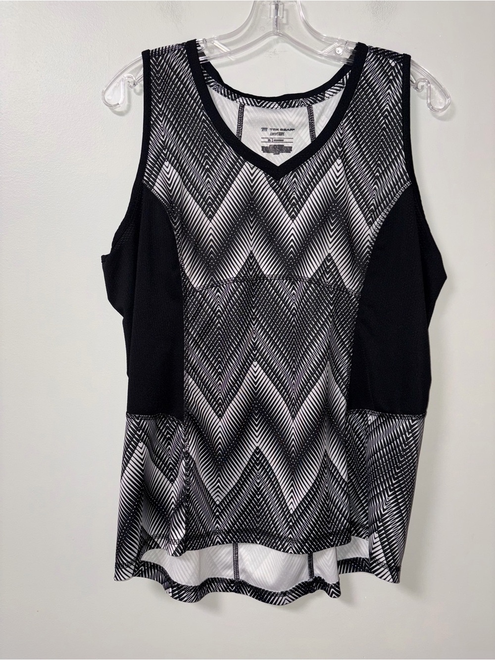 Tek Gear DryTek Black White Gray Chevron Active Workout Tank XL